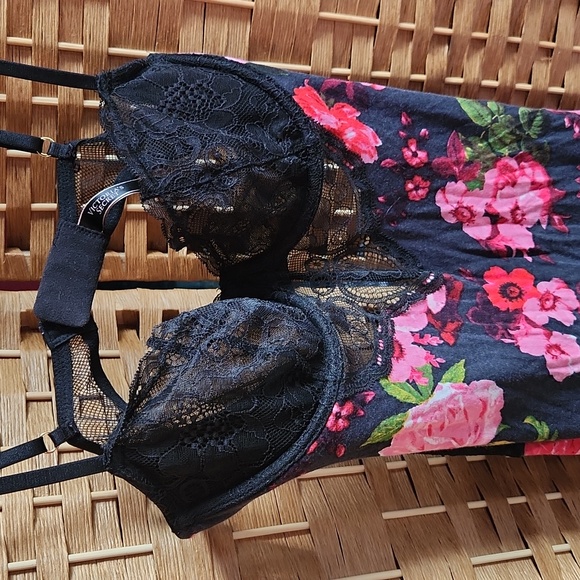 Victoria Secret Floral w/Lace, Slip, Nightgown & Underwire Adjustable Straps - Picture 2 of 10